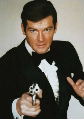 roger-moore-007
