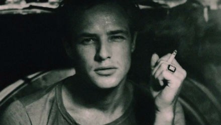 marlon-brando-fumando