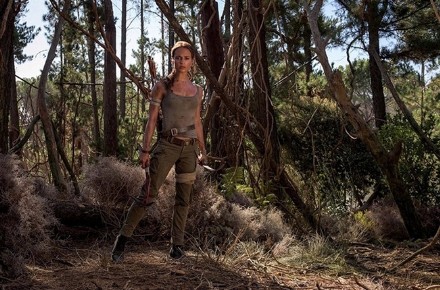 alicia-vikander-lara-croft-forest