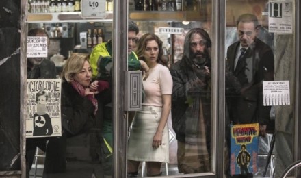 el-bar-mirando