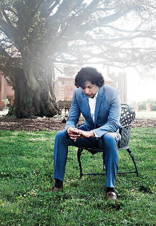 Shyamalan ficha por Apple
